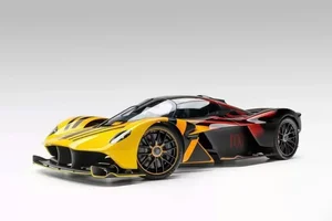 Up Close with the Aston Martin Valkyrie: High Tech and High Price - image 6