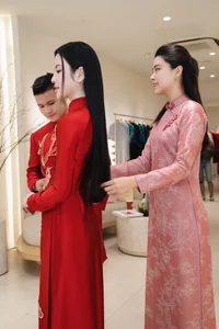 Footballer Quang Hai and Wife to Wear Traditional Sacred Bird Ao Dai - image 1