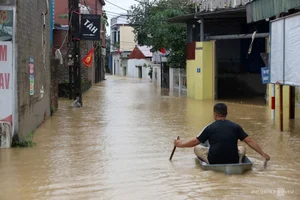 Hanoi Residents Face Unprecedented Flooding Not Seen in 20 Years - image 12