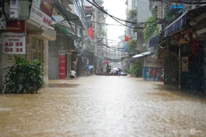 Hanoi Residents Face Unprecedented Flooding Not Seen in 20 Years - image 3