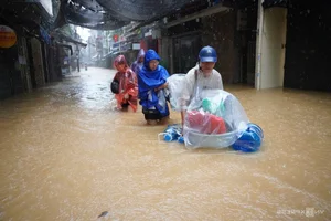 Hanoi Residents Face Unprecedented Flooding Not Seen in 20 Years - image 10