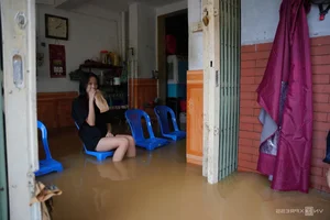 Hanoi Residents Face Unprecedented Flooding Not Seen in 20 Years - image 11