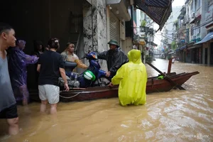 Hanoi Residents Face Unprecedented Flooding Not Seen in 20 Years - image 13