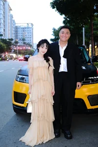 Van Tiny's Glamorous Fashion: The 'Rich Daughter-in-Law' Style - image 2