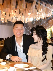 Van Tiny's Glamorous Fashion: The 'Rich Daughter-in-Law' Style - image 6