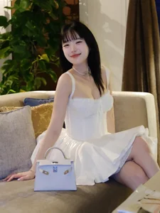 Van Tiny's Glamorous Fashion: The 'Rich Daughter-in-Law' Style - image 8