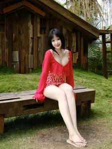 Van Tiny's Glamorous Fashion: The 'Rich Daughter-in-Law' Style - image 9