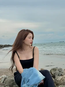 Viral ID Photo Hot Girl Stuns Fans with Ageless Visuals at 29 - image 0