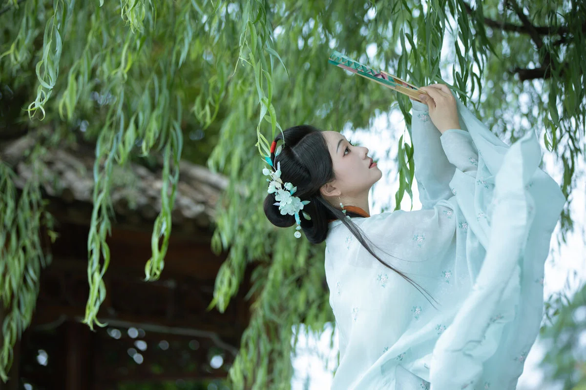 YiTuYu Art Language Vol.9480 Featuring Qiu Da Da Portrait Collection
