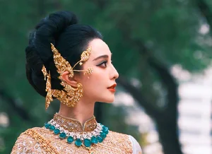 Fan Bingbing Radiates Elegance at the Songkran Water Festival Celebration - image 4