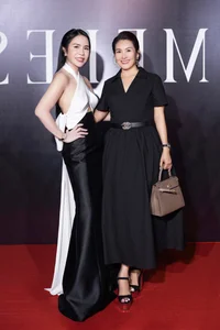 Thanh Hang and Kha Ngan Command the Red Carpet with Iconic Fashion - image 8
