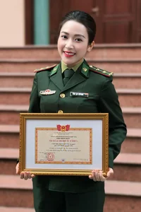 Stunning Lieutenant Goes Viral: See the Viral Photos of This Beautiful Officer - image 4