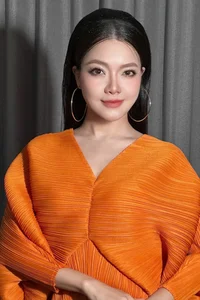 Chi Pu Stuns Fans with Bold Fashion Choice During High-Energy Performance - image 6