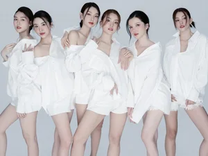 Stunning Group of Vietnamese Beauty Queens and Runners Up - image 8