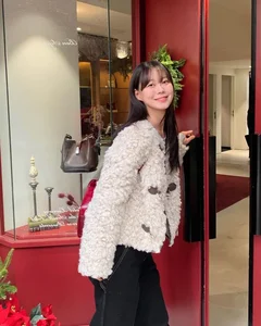 5 Elegant and Flattering Coat Styles to Wear This Tet Holiday - image 9