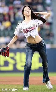 Stunning 4th Generation K-Pop Idol Amazes Fans With Unrealistic Body Proportions - image 3