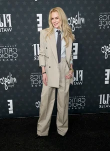 Red Carpet Glamour: Angelina Jolie and Stars at the Critics Choice Awards - image 4