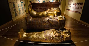 A Glimpse into the Dazzling Treasures of Tutankhamun’s Tomb - image 3