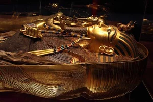 A Glimpse into the Dazzling Treasures of Tutankhamun’s Tomb - image 4