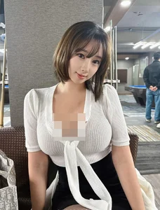 Captivating Charm: Inside the Sizzling Appeal of South Korea's Popular Female Streamers - image 2