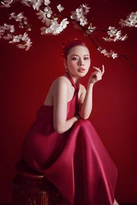 Stunning Red Dress Fashion Inspiration with Ngô Lan Hương: Elegant Festive Outfits for the New Year and Special Occasions - image 3