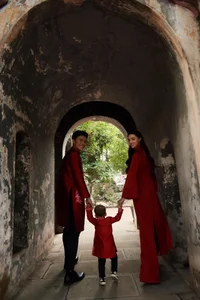 Dianka Zakhidova and Bui Tien Dung Wear Ao Dai for Tet Photoshoot - image 5