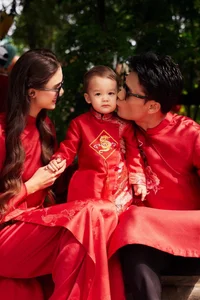 Dianka Zakhidova and Bui Tien Dung Wear Ao Dai for Tet Photoshoot - image 4