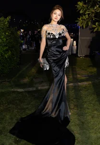 Nha Phuong Radiates Elegance at Seven Months Pregnant Alongside Stunning Stars - image 1