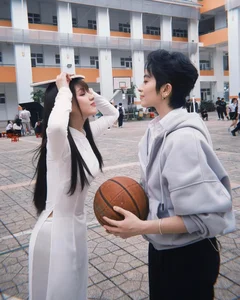 Sweet Moments: Xoai Non Shares Romantic Photos with Gil Le - image 5