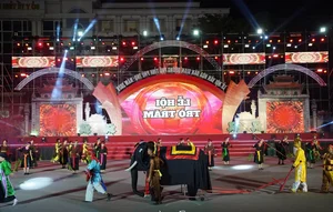 Traditional Sounds of the Ancestors: Viet Tri Street Festival Celebrations - image 7