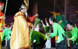 Traditional Sounds of the Ancestors: Viet Tri Street Festival Celebrations - image 11
