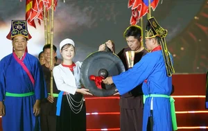 Traditional Sounds of the Ancestors: Viet Tri Street Festival Celebrations - image 1