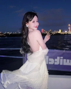 Viral Wedding Guest: Stunning Girl in Deep-Cut Dress Steals the Spotlight with Dance - image 1