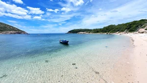 Camping at Bai Thung: A Guide to the Pristine Coastal Paradise for Nature Lovers - image 0