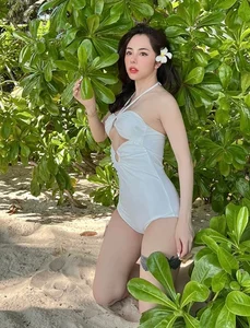 MC Bach Lan Phuong Stuns in Bikini Showing Off Perfect Figure - image 1