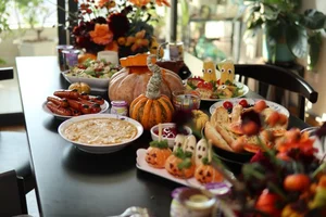 Hanoi Mom Spends Millions on Professional Halloween Decor for Home Party - image 11
