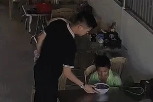A Heartwarming Act of Kindness: Deaf-Mute Grandmother and the Noodle Shop Gesture - image 0