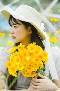 YiTuYu Art Language Vol 9894 Featuring Model Xiao Fei Wu - image 3