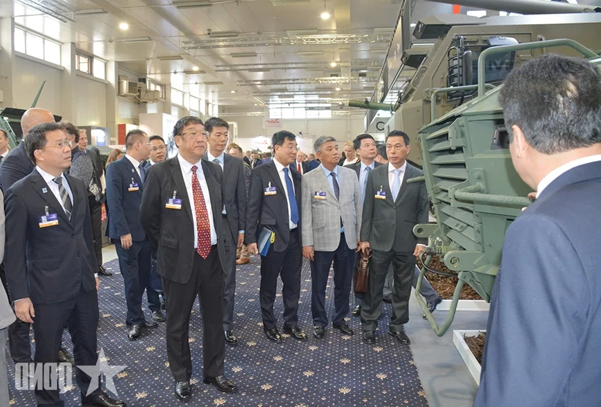 Senior Lieutenant General Pham Hoai Nam Attends IDEB 2026 Defense Exhibition Opening in Slovakia