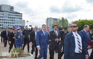 Senior Lieutenant General Pham Hoai Nam Attends IDEB 2026 Defense Exhibition Opening in Slovakia - image 2