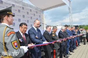 Senior Lieutenant General Pham Hoai Nam Attends IDEB 2026 Defense Exhibition Opening in Slovakia - image 9