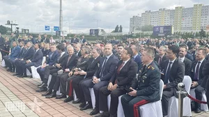 Senior Lieutenant General Pham Hoai Nam Attends IDEB 2026 Defense Exhibition Opening in Slovakia - image 4