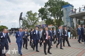Senior Lieutenant General Pham Hoai Nam Attends IDEB 2026 Defense Exhibition Opening in Slovakia - image 3