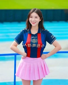 Stunning Cheerleader Captivates Fans with Athletic Grace and Dynamic Energy - image 0