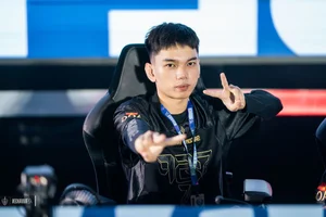 Esports Victory and Romance: Arena of Valor Champion Celebrates With Girlfriend - image 2