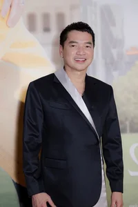 The Timeless Charisma of Actor Quang Minh: Maintaining Style and Vitality Through the Years - image 4