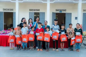 Miss Universe Vietnam H'Hen Nie Brings Joy and Scholarships to Highland Children - image 6