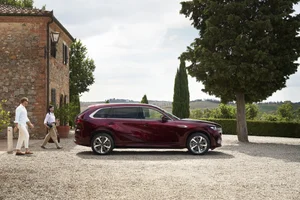 Mazda CX-80 Hybrid SUV: Spacious 3-Row Luxury for Europe - image 16