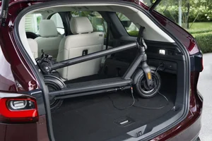 Mazda CX-80 Hybrid SUV: Spacious 3-Row Luxury for Europe - image 12