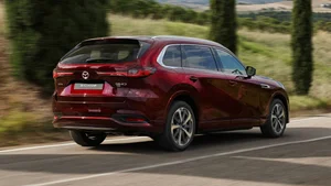 Mazda CX-80 Hybrid SUV: Spacious 3-Row Luxury for Europe - image 25
